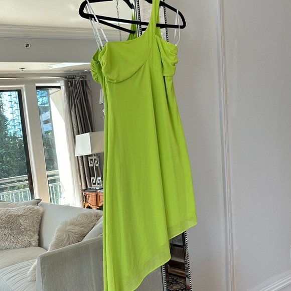 Laundry By Shelli Segal Dresses & Skirts - NWT Laundry by Shelli Segal asymmetrical one shoulder Crepe dress Lime Size 6